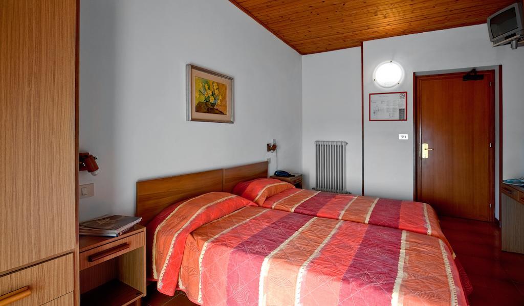 Albergo Villa Mimosa Torbole Sul Garda Cameră foto