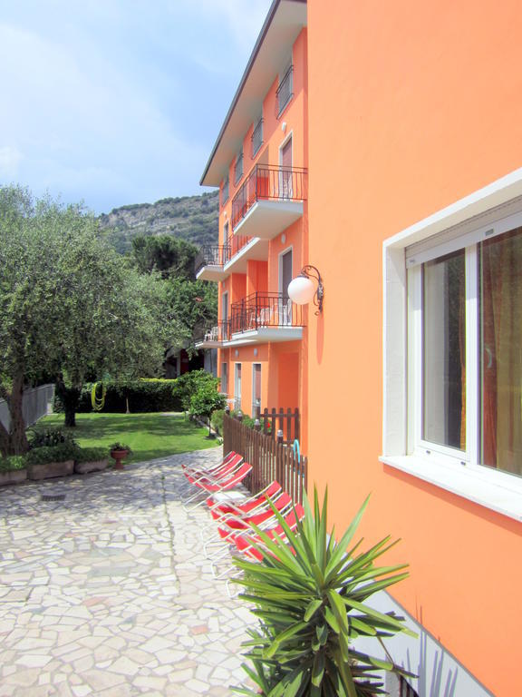 Albergo Villa Mimosa Torbole Sul Garda Exterior foto